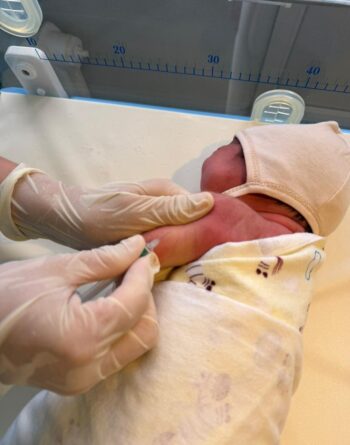 Дәрігер БЦЖ екпесін неге перзентханада алған маңызды екенін түсіндірді